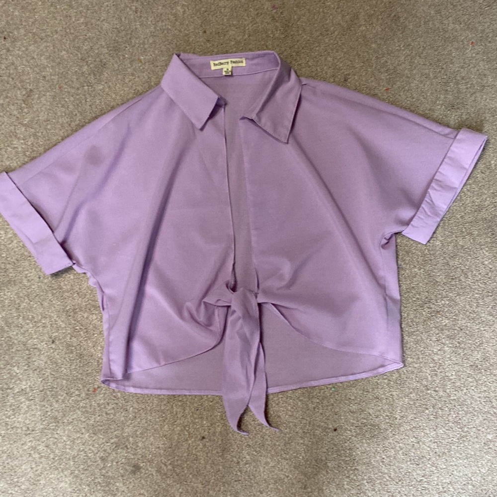 RedBerry Fashion Lavender Crop Tie Front Short Sleeve Collared Top Size S